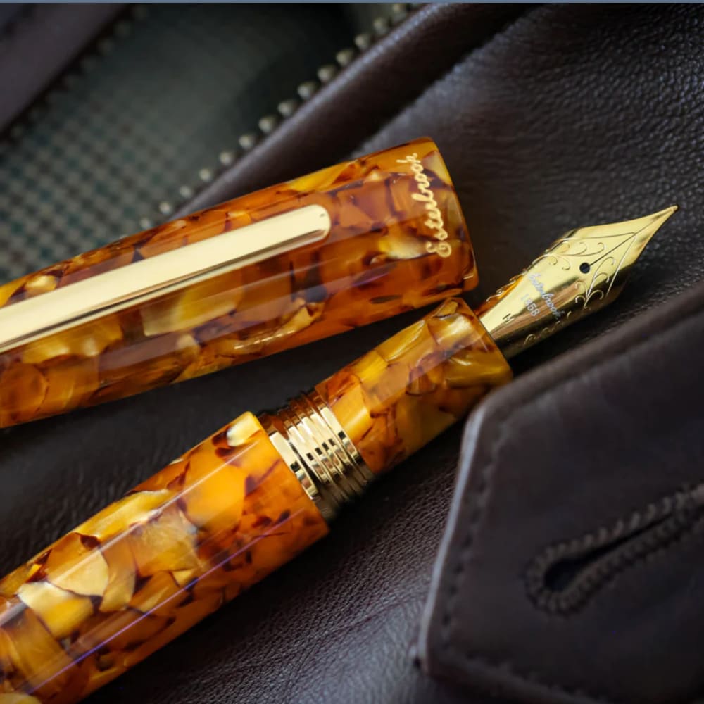 Estie honeycomb - gold trim fountain pen - Custom Gena