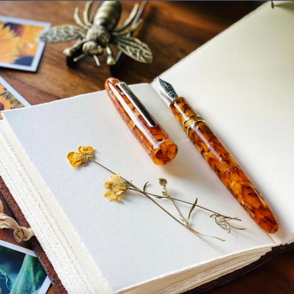 Estie Oversized Honeycomb / Gold Trim Fountain pen - Custom